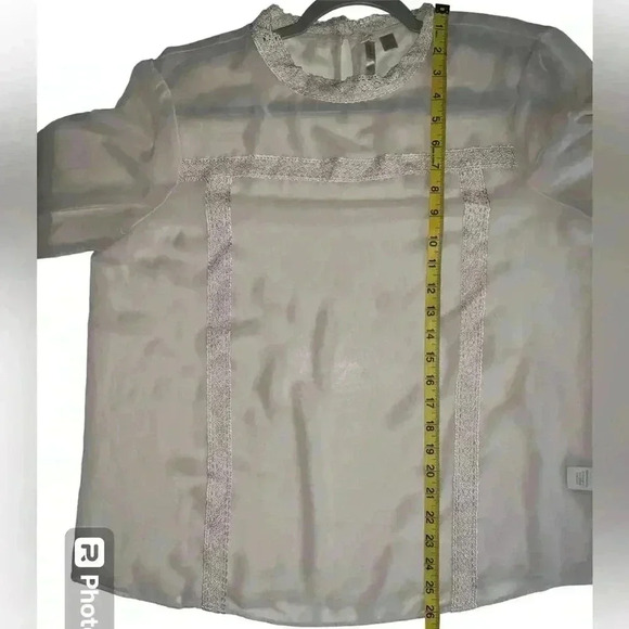 Light pink shear lace key hole back covered button six xl top - Picture 12 of 12